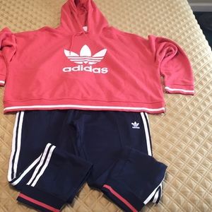 Adidas sweatshirt and pants 🌺🌺🌺🌺🌺🌺